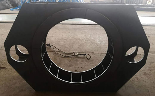 上6尊龙机械人焊接工作站焊接大型工件