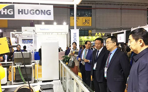 河南省鹤壁市市长光临Z6尊龙意大利CEA展位