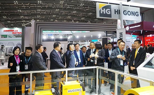 甘肃省天水市常务副市长光临Z6尊龙意大利CEA展位